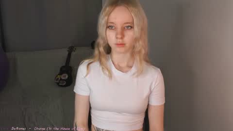 Snapshot of seebunny chatting on June 2026 04:11:01 PM See Its honey bunny im Lana online show from June 2026 04:11:01 PM