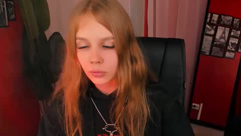 Snapshot of selen_hells_weet chatting on September 2025 06:20:02 PM Selena online show from September 2025 06:20:02 PM