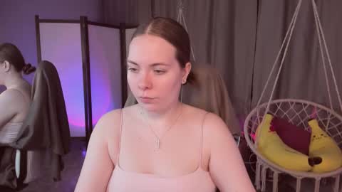 Snapshot of selena_4ever chatting on November 2025 04:29:02 PM Selena and Leila online show from November 2025 04:29:02 PM