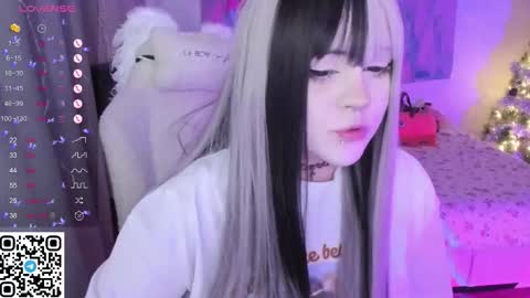 Selena  online show from December 2025 07:13:02 AM