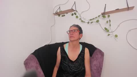 Selena online show from November 2025 06:52:01 PM