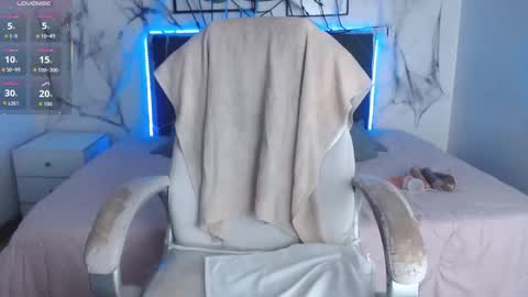 Selena online show from October 2025 06:58:02 PM