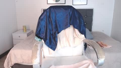 Selena online show from April 2026 07:08:01 PM