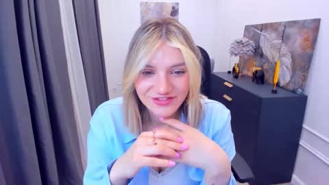 selenaemoore online show from May 2026 03:45:01 AM