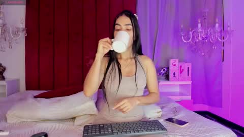 Selenee online show from November 2025 02:21:02 PM