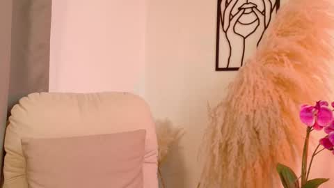 Selene Nova online show from March 2026 08:01:02 PM