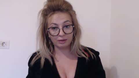 Snapshot of selenna_emma843468 chatting on October 2025 12:35:01 PM Selenna online show from October 2025 12:35:01 PM