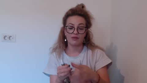 Snapshot of selenna_emma843468 chatting on October 2025 02:06:02 PM Selenna online show from October 2025 02:06:02 PM
