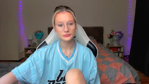 Simon and Alice online show from October 2025 09:59:02 PM