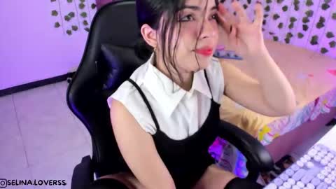 Selina online show from November 2025 04:00:01 AM