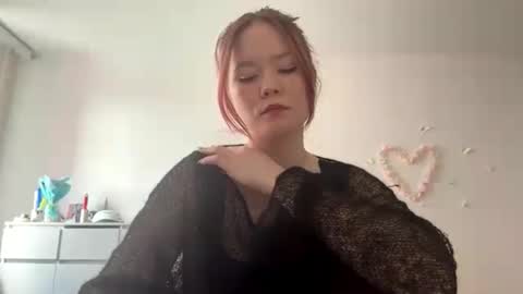 Snapshot of selmacalumag chatting on May 2026 07:13:01 AM Lily online show from May 2026 07:13:01 AM