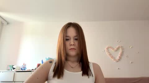 Snapshot of selmacalumag chatting on May 2026 06:21:03 AM Lily online show from May 2026 06:21:03 AM