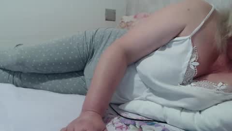 Snapshot of seniorita333 chatting on February 2025 06:49:02 PM Lenna online show from February 2025 06:49:02 PM