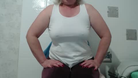 Snapshot of seniorita333 chatting on November 2025 09:20:01 AM Lenna online show from November 2025 09:20:01 AM