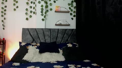 Snapshot of sensual_flame chatting on January 2025 03:26:02 AM Camille and sophie online show from January 2025 03:26:02 AM