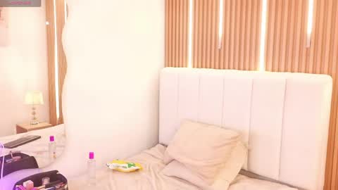 Snapshot of sensual_kim77 chatting on May 2026 01:41:01 PM Sensual Kim77 online show from May 2026 01:41:01 PM