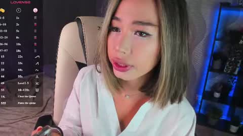 Snapshot of sensualily chatting on June 2026 03:35:02 PM Kiki online show from June 2026 03:35:02 PM