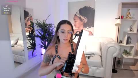 Snapshot of serena___ chatting on September 2025 02:55:02 AM serena___ online show from September 2025 02:55:02 AM