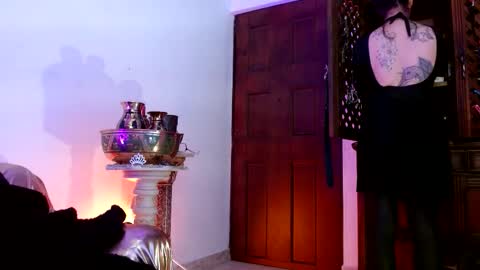 Serena Xyz online show from December 2025 06:17:01 PM