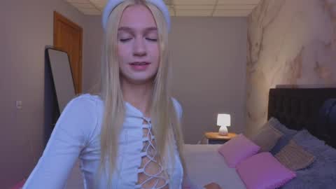 Snapshot of serenastile chatting on May 2026 03:36:02 AM SerenaStile online show from May 2026 03:36:02 AM