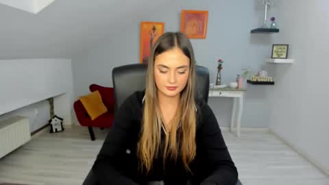 Snapshot of serenlys chatting on November 2025 09:03:01 PM serenlys online show from November 2025 09:03:01 PM