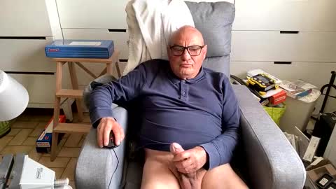 serge8413 online show from April 2026 10:29:02 AM