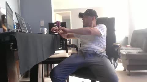 hetero serio discreto online show from February 2025 04:21:01 PM