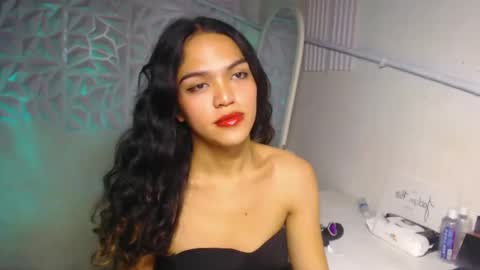 Bella online show from November 2025 09:48:02 PM