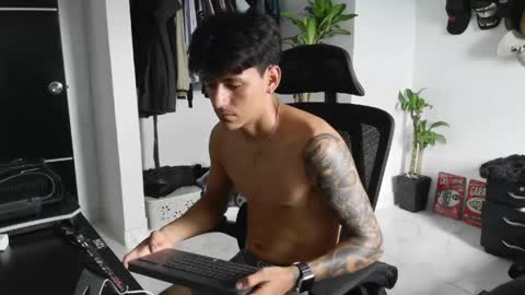sex_love_sweat online show from April 2026 07:52:01 PM