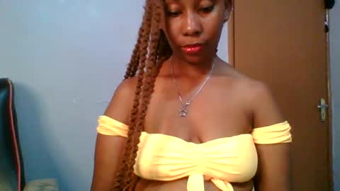 Snapshot of sexie_curvie chatting on February 2025 12:47:02 PM Maggie online show from February 2025 12:47:02 PM