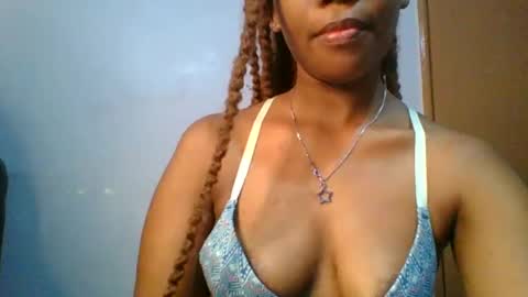 Snapshot of sexie_curvie chatting on February 2025 03:11:02 AM Maggie online show from February 2025 03:11:02 AM