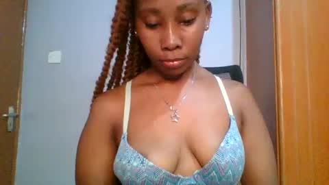 Snapshot of sexie_curvie chatting on February 2025 06:25:02 AM Maggie online show from February 2025 06:25:02 AM