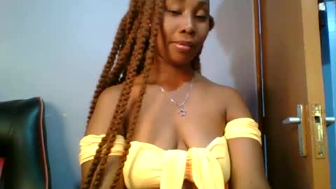 Snapshot of sexie_curvie chatting on February 2025 11:34:01 AM Maggie online show from February 2025 11:34:01 AM