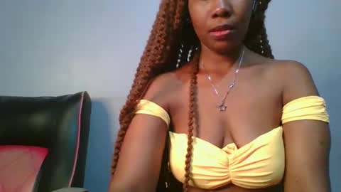 Snapshot of sexie_curvie chatting on February 2025 01:27:02 AM Maggie online show from February 2025 01:27:02 AM