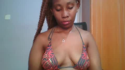 Snapshot of sexie_curvie chatting on February 2025 04:31:02 AM Maggie online show from February 2025 04:31:02 AM