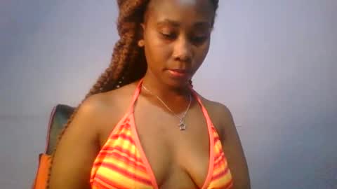 Snapshot of sexie_curvie chatting on February 2025 04:57:02 PM Maggie online show from February 2025 04:57:02 PM