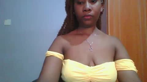 Snapshot of sexie_curvie chatting on February 2025 04:08:02 AM Maggie online show from February 2025 04:08:02 AM
