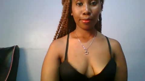 Snapshot of sexie_curvie chatting on February 2025 12:58:02 PM Maggie online show from February 2025 12:58:02 PM