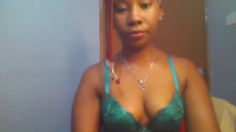Snapshot of sexie_curvie chatting on February 2025 12:14:02 PM Maggie online show from February 2025 12:14:02 PM