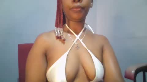 Snapshot of sexie_curvie chatting on March 2025 04:05:02 AM Maggie online show from March 2025 04:05:02 AM