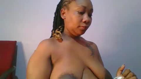 Snapshot of sexie_curvie chatting on September 2025 06:02:02 AM Maggie online show from September 2025 06:02:02 AM