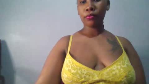 Snapshot of sexie_curvie chatting on September 2025 06:11:02 PM Maggie online show from September 2025 06:11:02 PM