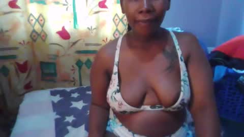 Snapshot of sexie_curvie chatting on September 2025 05:46:01 AM Maggie online show from September 2025 05:46:01 AM