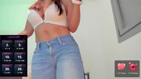 Snapshot of sexual_queen chatting on October 2025 05:43:01 PM Marilyn online show from October 2025 05:43:01 PM