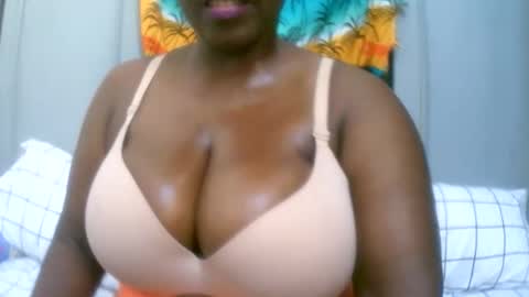 Snapshot of sexxi_ebony chatting on November 2025 01:57:02 PM sexxi_ebony online show from November 2025 01:57:02 PM