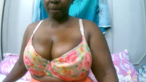 Snapshot of sexxi_ebony chatting on November 2025 03:21:01 PM sexxi_ebony online show from November 2025 03:21:01 PM