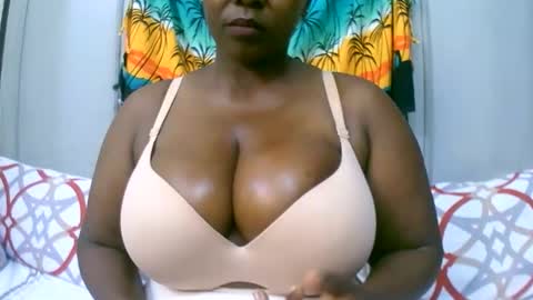Snapshot of sexxi_ebony chatting on December 2025 01:57:02 AM sexxi_ebony online show from December 2025 01:57:02 AM