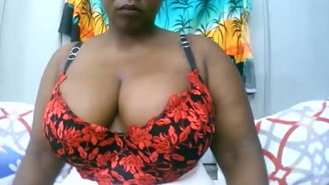 Snapshot of sexxi_ebony chatting on December 2025 04:19:01 AM sexxi_ebony online show from December 2025 04:19:01 AM