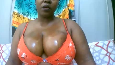 Snapshot of sexxi_ebony chatting on February 2026 05:17:02 AM sexxi_ebony online show from February 2026 05:17:02 AM