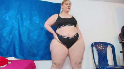 Snapshot of sexy_curvi chatting on June 2026 04:00:02 PM karla instagram online show from June 2026 04:00:02 PM